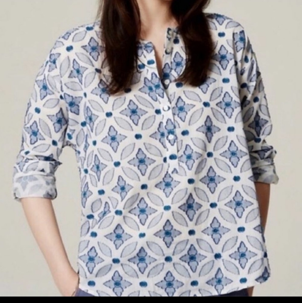 𝅺LOFT, the Softened Shirt, White with Blue diamonds long sleeve, Size Medium